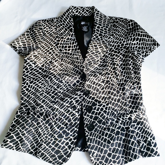 First Option black and white button down blouse - Picture 1 of 6